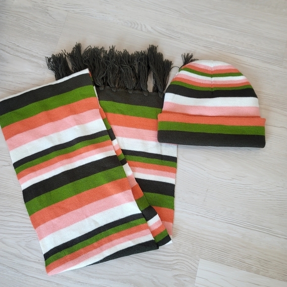 NEW Striped winter scarf and matching beanie - Picture 1 of 10